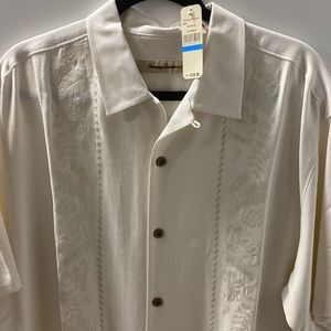 Tommy Bahama ivory 💯 silk button down shirt with embroidered design leaves.